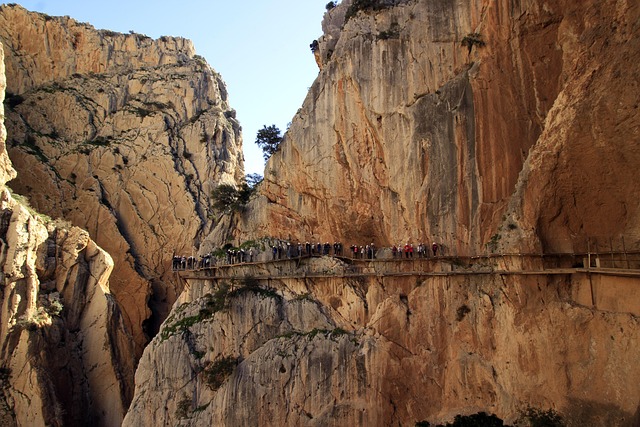 Alquilar una camper para hacer escalada en España
