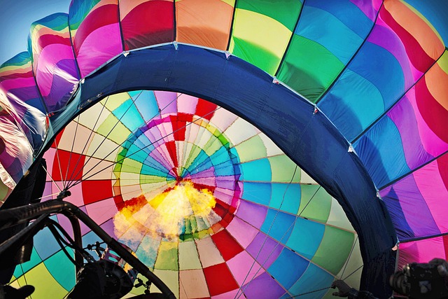 Volar en globo viajando en una furgoneta camper