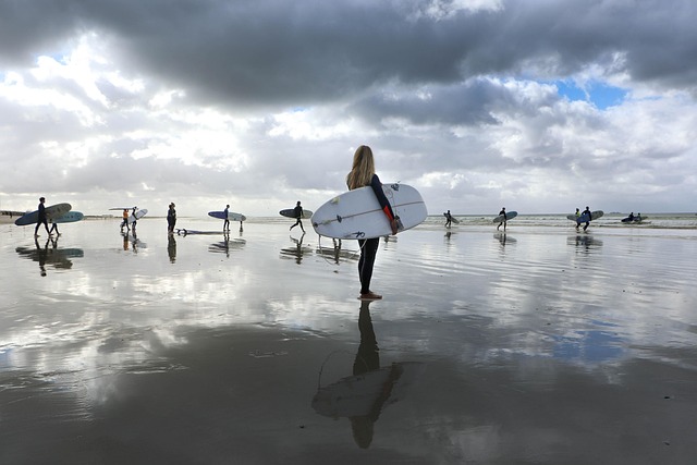 Las mejores playas de Valencia para hacer surf en autocaravana y camper